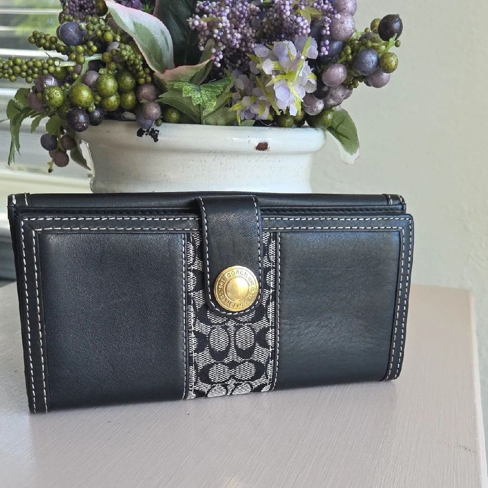Coach Black Signature Leather Continental Wallet - Picture 1 of 9